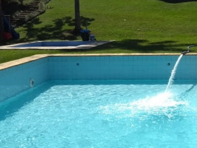 1 camihão pipa para piscina